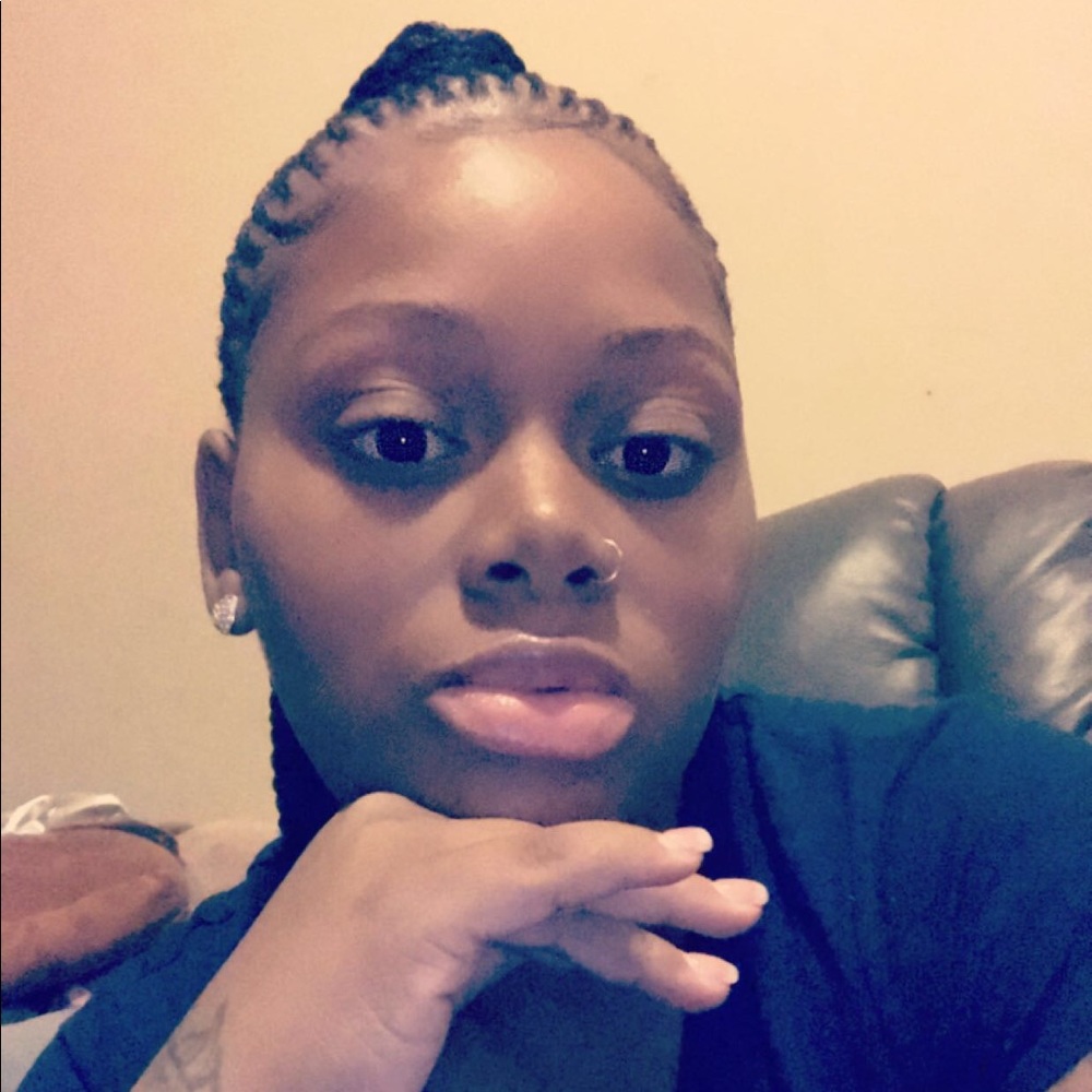 Meet your Posher, Mikeyia